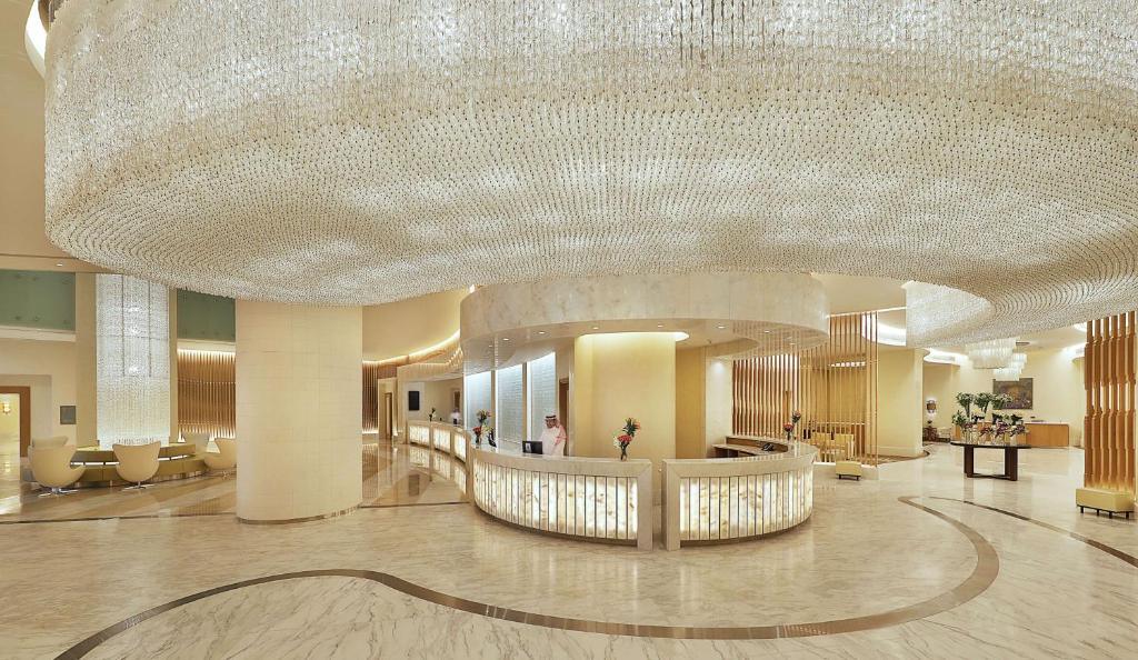 Hilton Hotel & Convention 3
